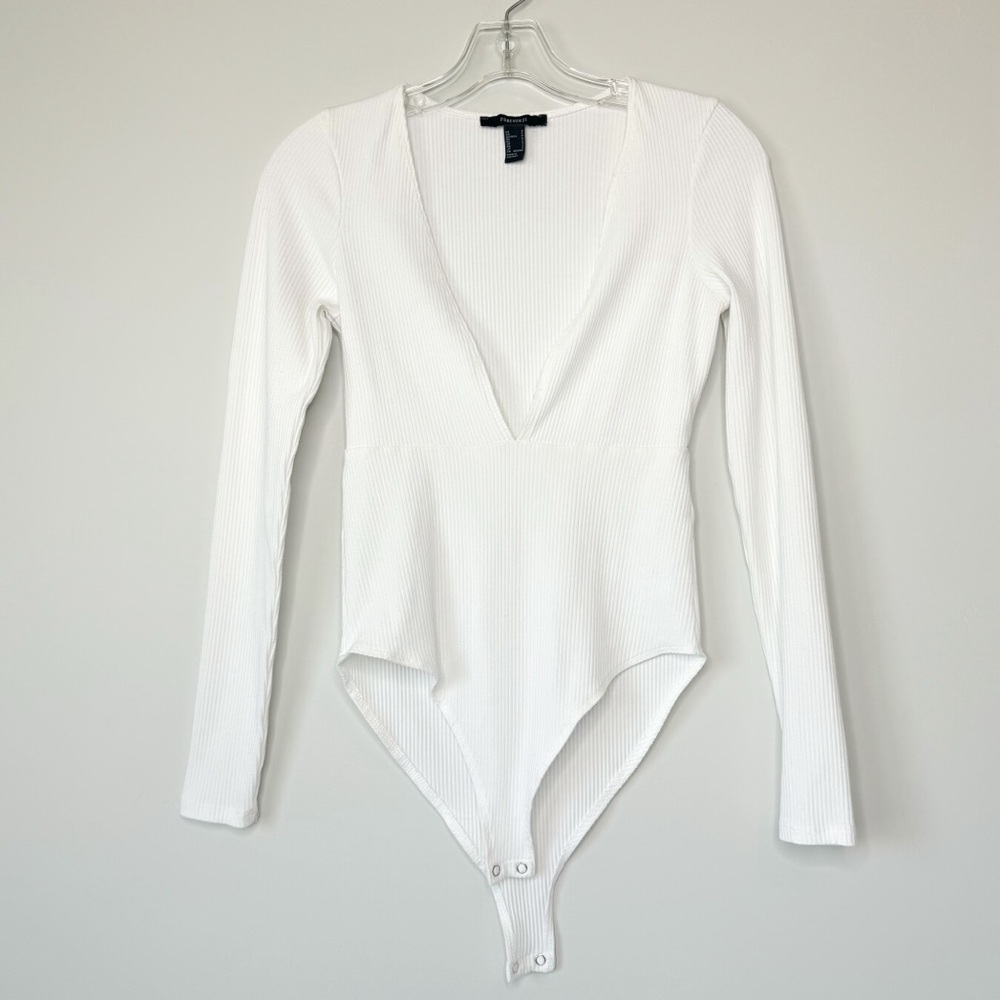 Forever 21 White Bodysuit Women’s Size Small Deep V-Neck Ribbed Long Sleeve